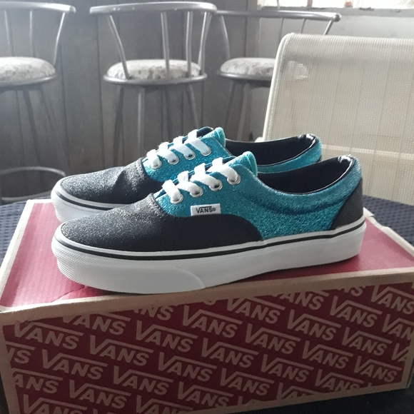 Vans - Picture 5 of 9